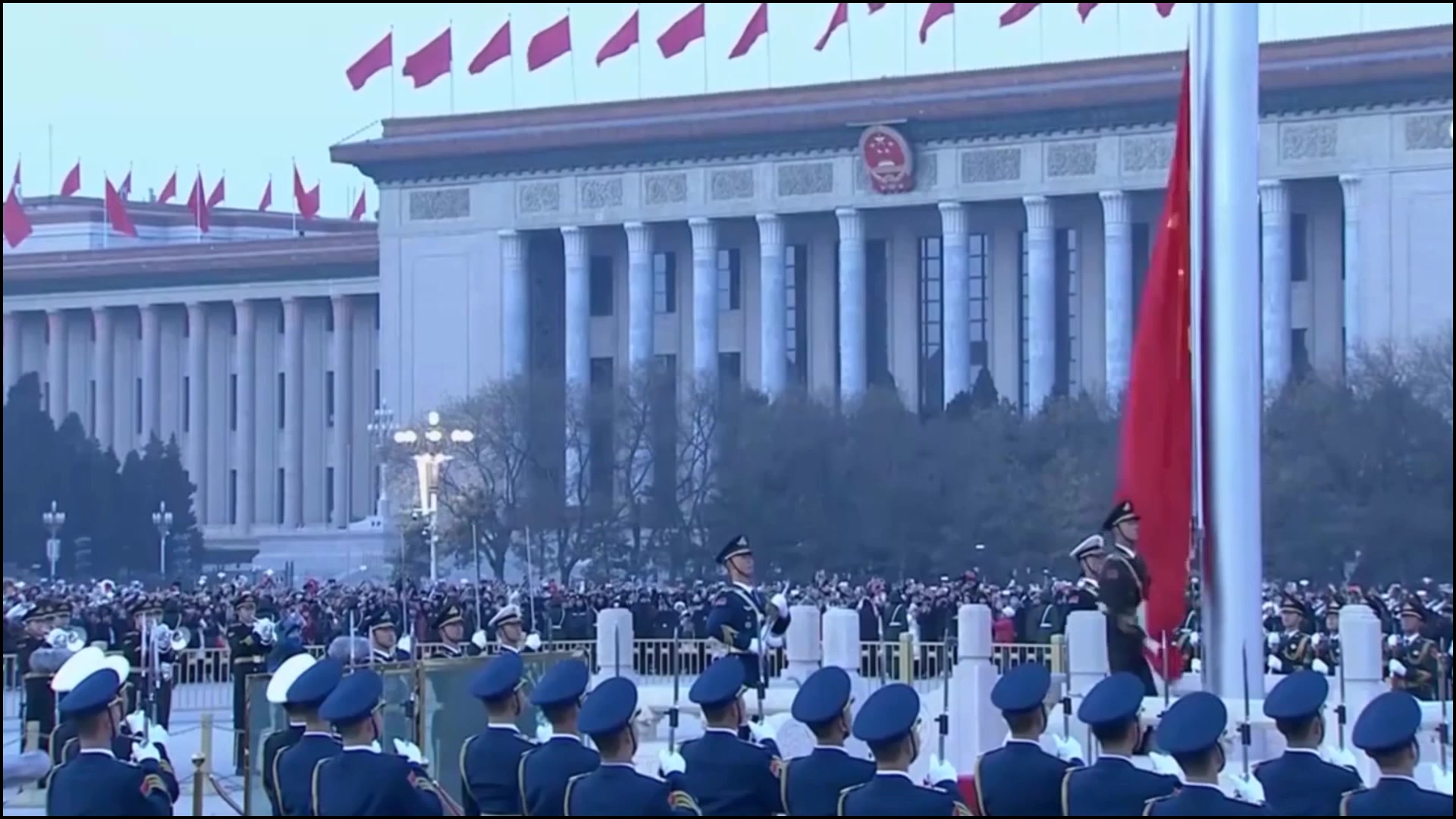 [图]【高燃泪目】庆祝祖国70周年！爱国，并不丢人【混剪】