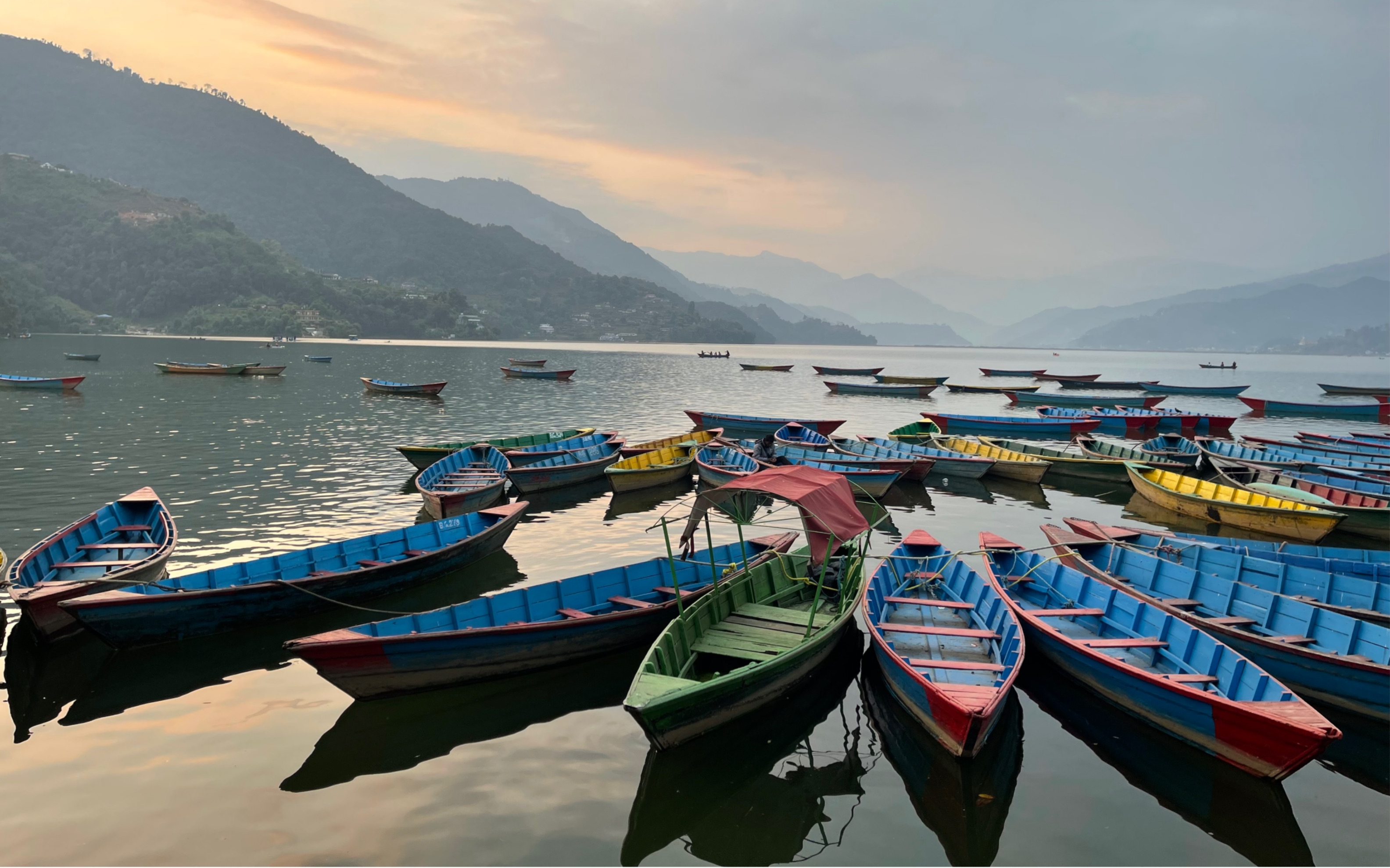 湖光山色,尼泊尔博卡拉phewa lake