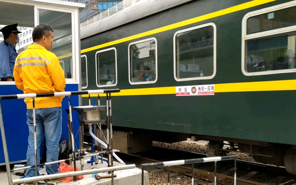 【中国铁路】k1348次(深圳站-西安站)广州站进站_哔哩哔哩_bilibili