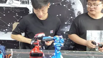 拆箱试玩遥控对战机器人，可以体感控制，这次和小伙伴玩嗨了