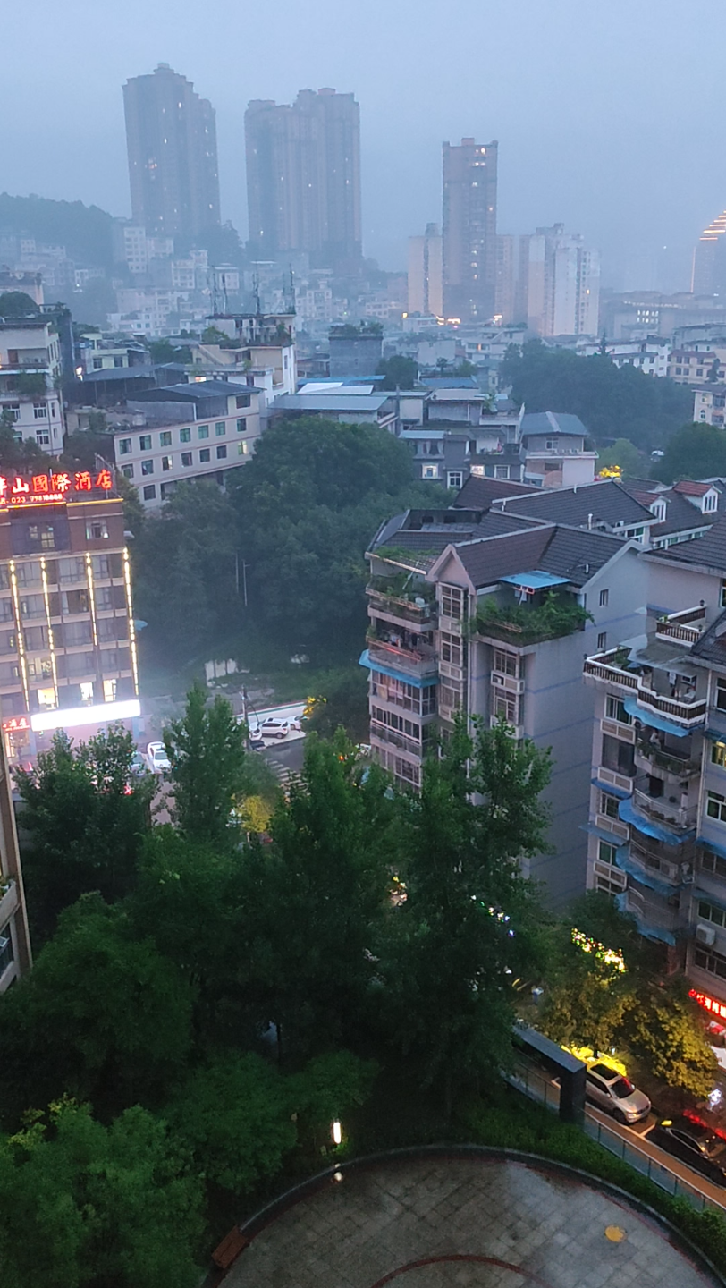 [图]重庆市酉阳土家族苗族自治县。今天下雨了，好凉快。