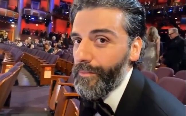 [图]OscarIsaac 宝贝到早了无聊吗LOL~ #第92届奥斯卡金像奖颁奖典礼2020