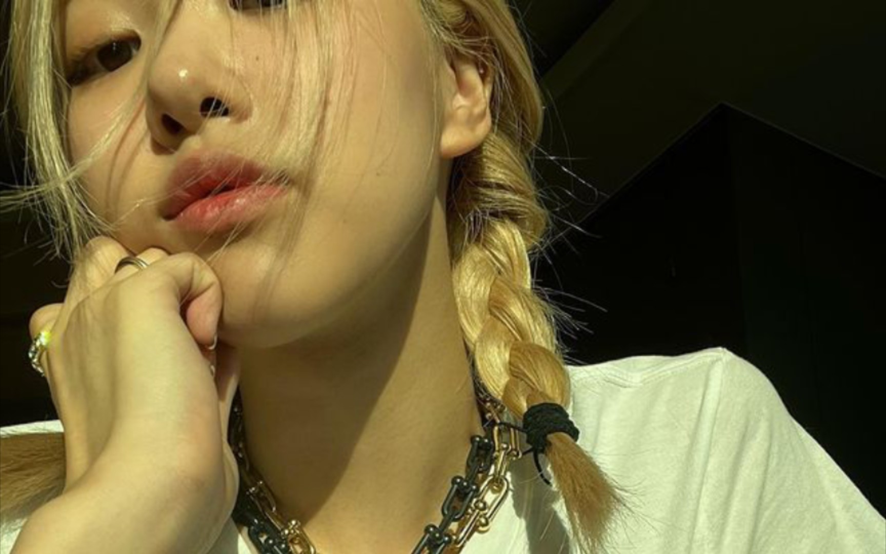 【blackpink rose】ins更新小麻花辫造型自拍7815