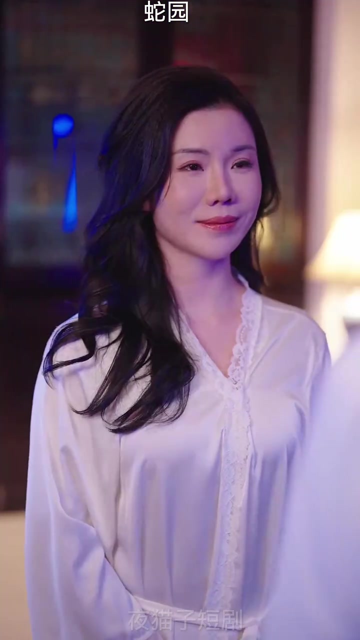 林纾为养女儿建蛇园,只接待女客,秦梦好奇追问,林纾承诺她带男友回家