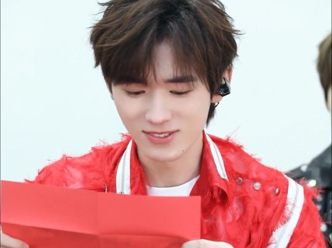 【宋亚轩】240131 东方卫视春晚官宣幕后采访 宋亚轩cut