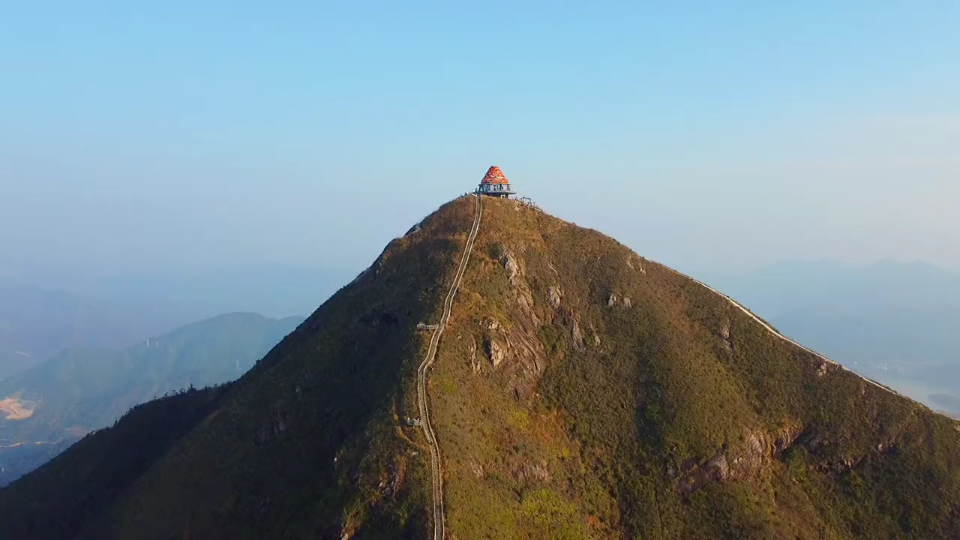 攀登的过程也许漫长但山顶的风景一定值得青田第一高峰大尖山