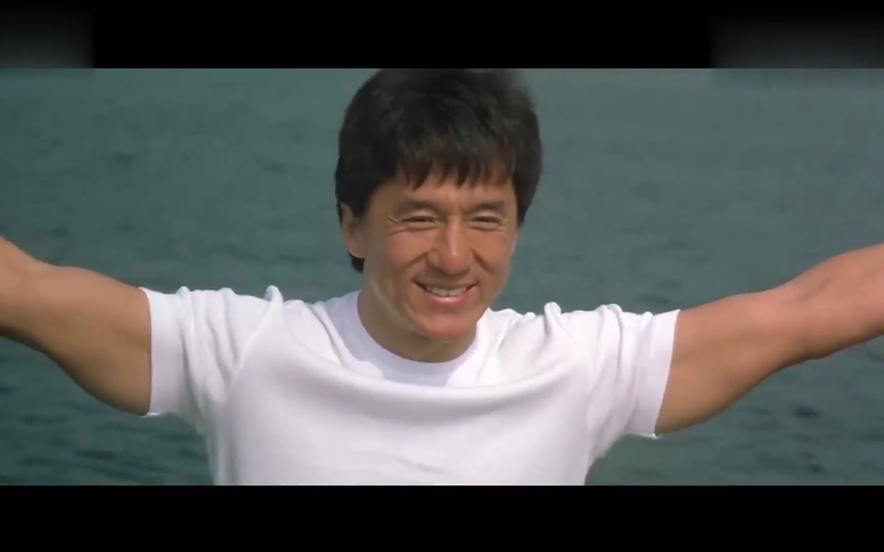 玻璃樽:成龙演技最炸裂一段,跳个水还要炫杂技,这下有好戏看了