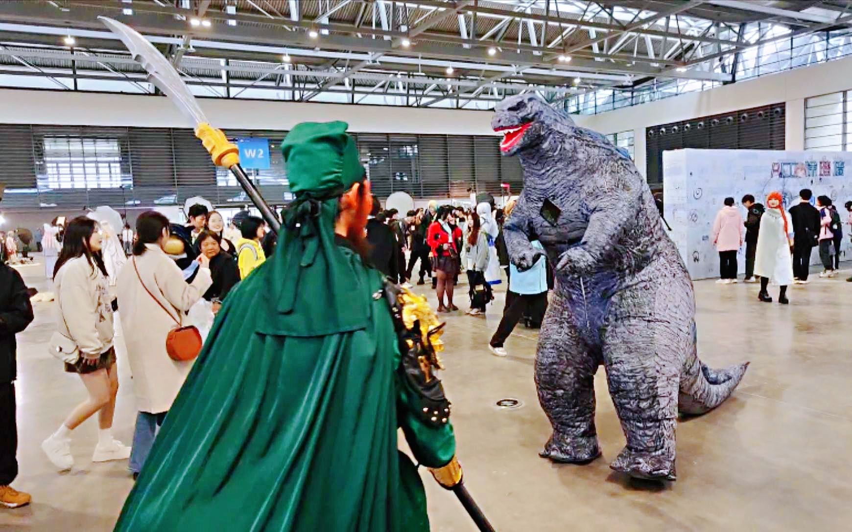 漫展整活哥斯拉大战关羽,导演剪辑版