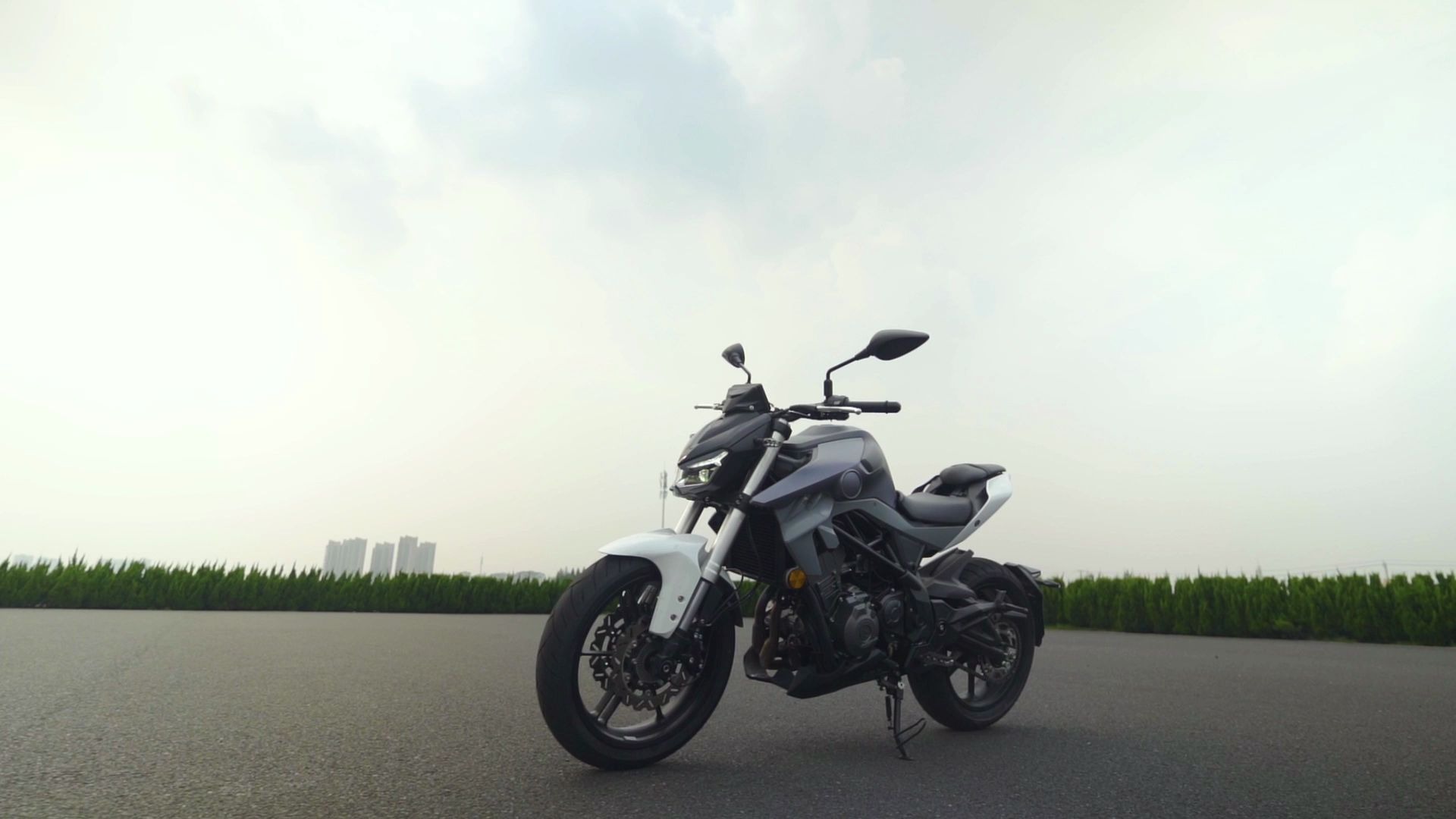 车友最爱qjmotor追350圆灯款酷美来袭