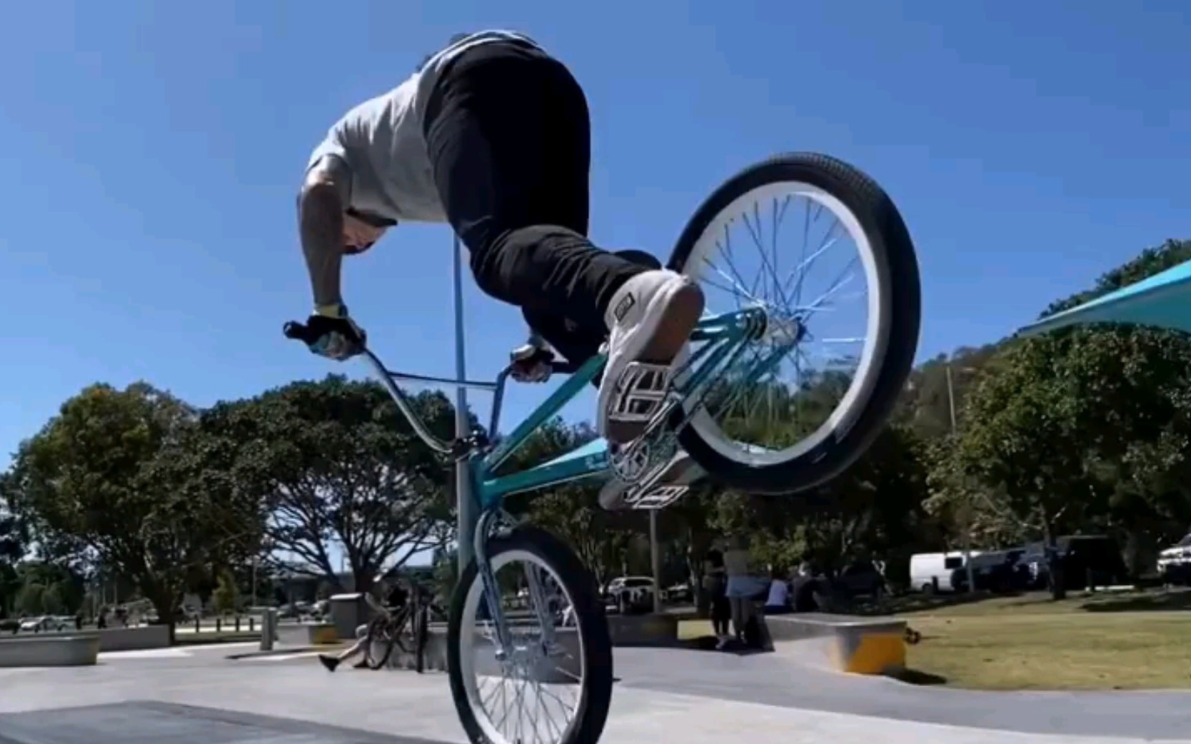 国外小哥高燃bmx小轮车骑行