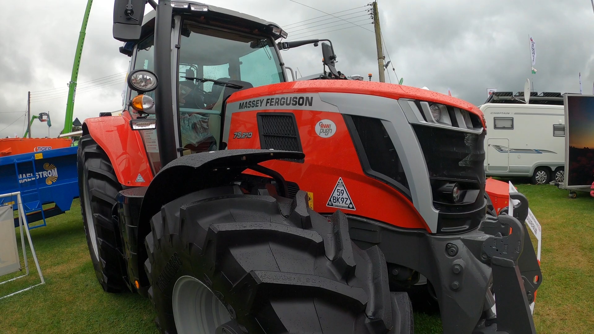 2024 麦赛福格森(Massey Ferguson)7S.210 6.6 升 6 缸柴油拖拉机 (210 HP)哔哩哔哩bilibili