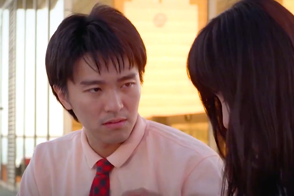 小姐姐说:你的枪碰到我了,对不起,我有三支枪#周星驰#陈法拉