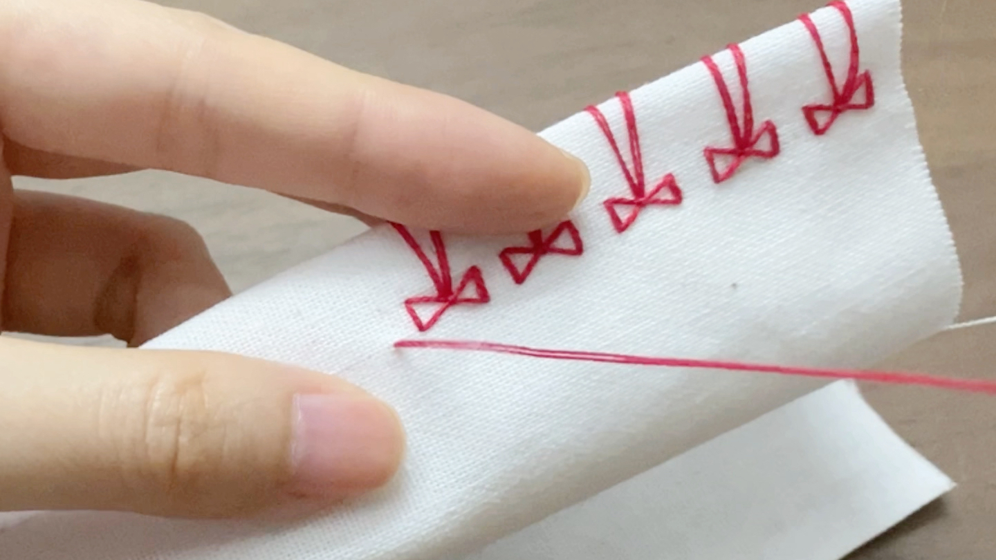 刺绣教程—超简单的蝴蝶结锁边_哔哩哔哩_bilibili