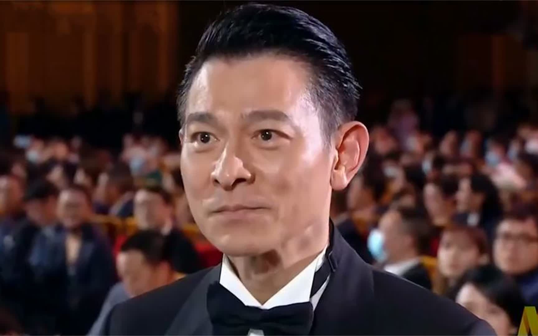 邓超起哄要刘德华唱歌,刘:唱了就没人去演唱会了!明星起哄系列