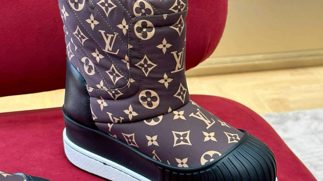 louis vuo…tton fw23 mew arrival～lv秋冬太空棉雪地靴新品,极好看