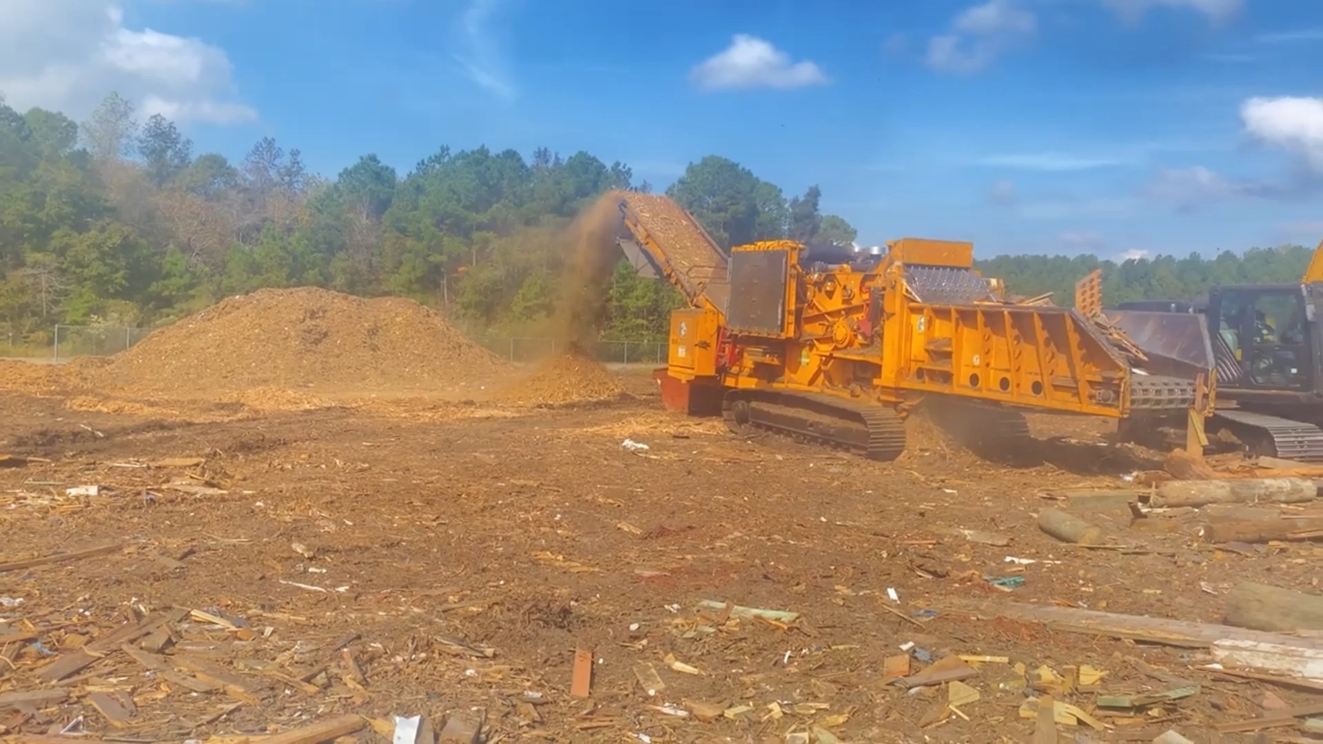 履带式移动木材破碎机