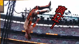 Скачать видео: WWE 罗根保罗又双叒啜“火”🔥了！！！