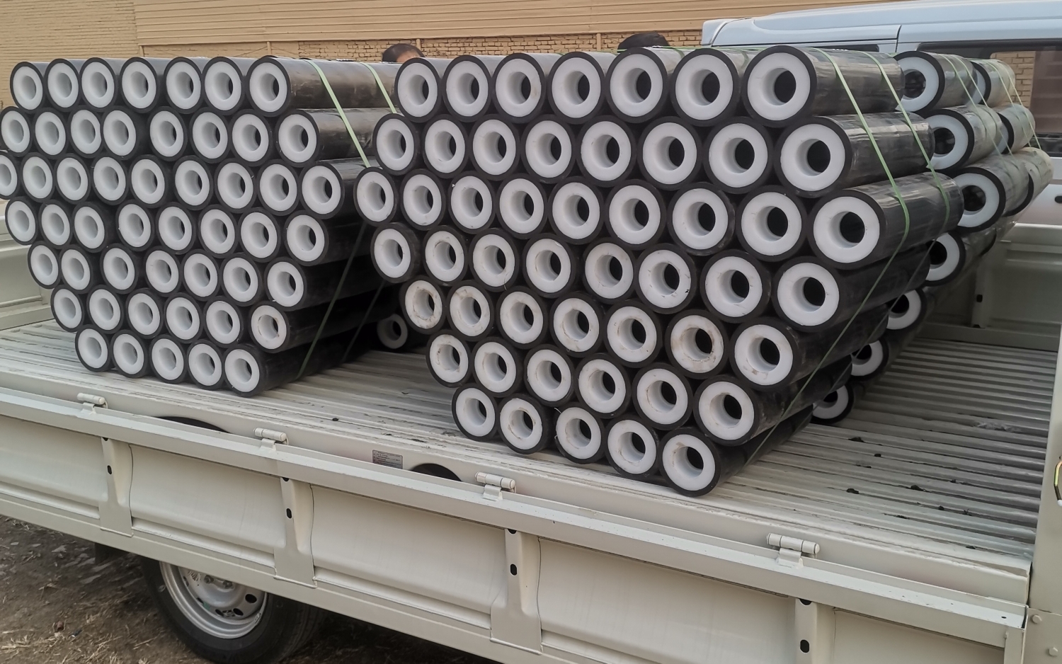 厂家直销各种型号高分子托辊,尼龙托辊,托辊配件.