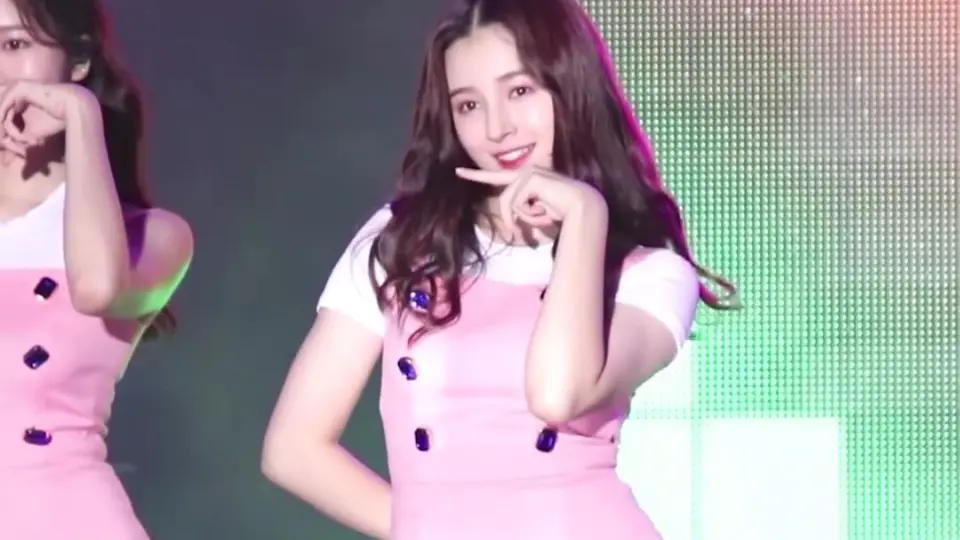 Nancy MOMOLAND Uh Gi Yeo Cha Nancy 171015