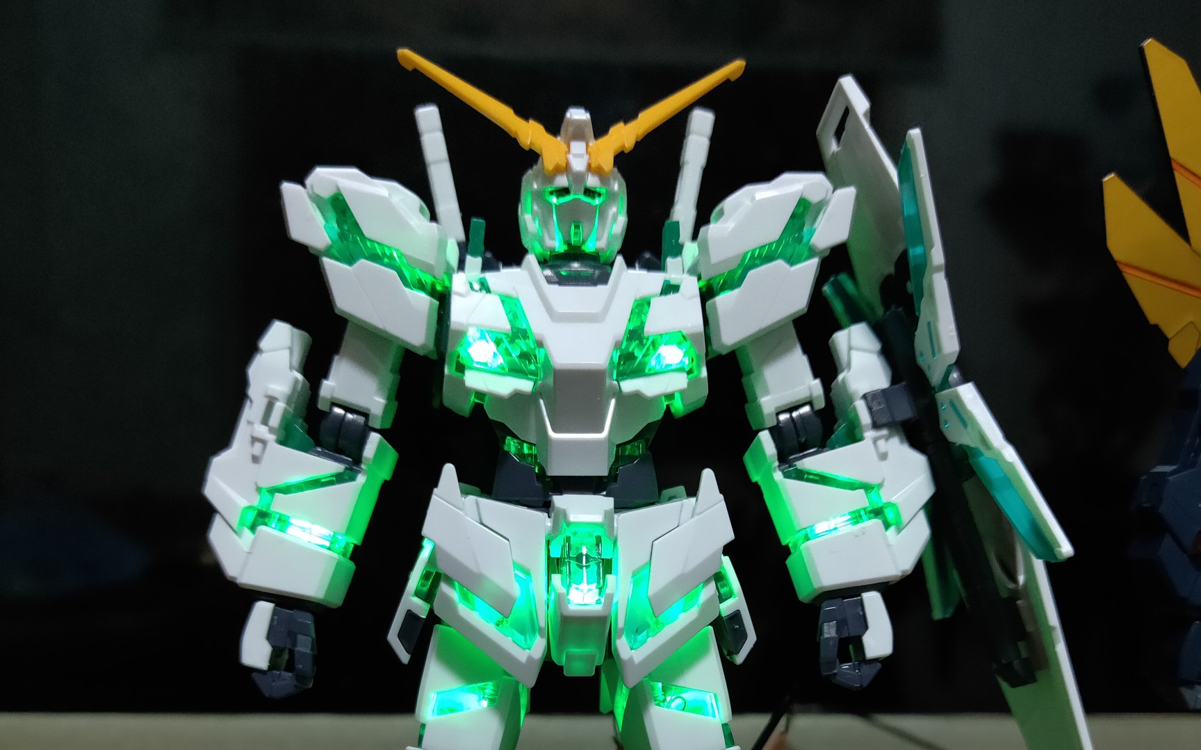 万代hg独角兽模式模式觉醒加灯发光效果