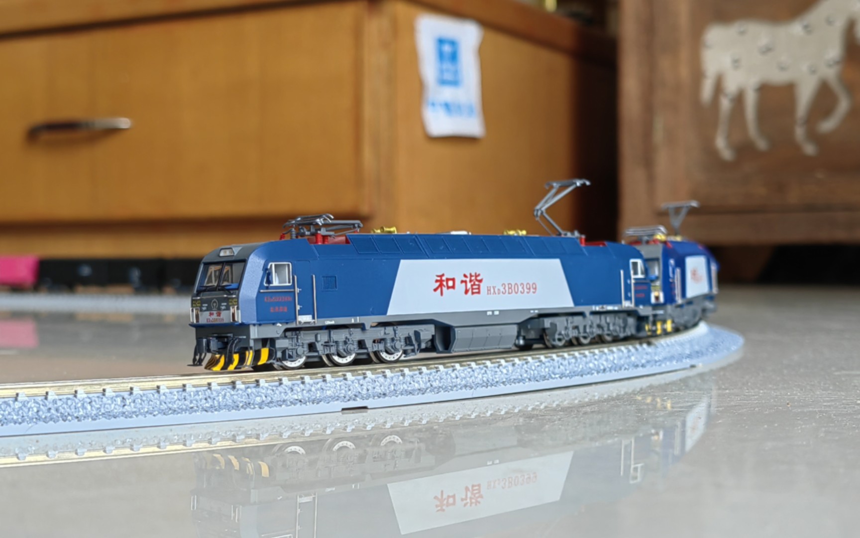 【火车模型】长鸣出品hxd3b0399重联0120牵引混编货列通过