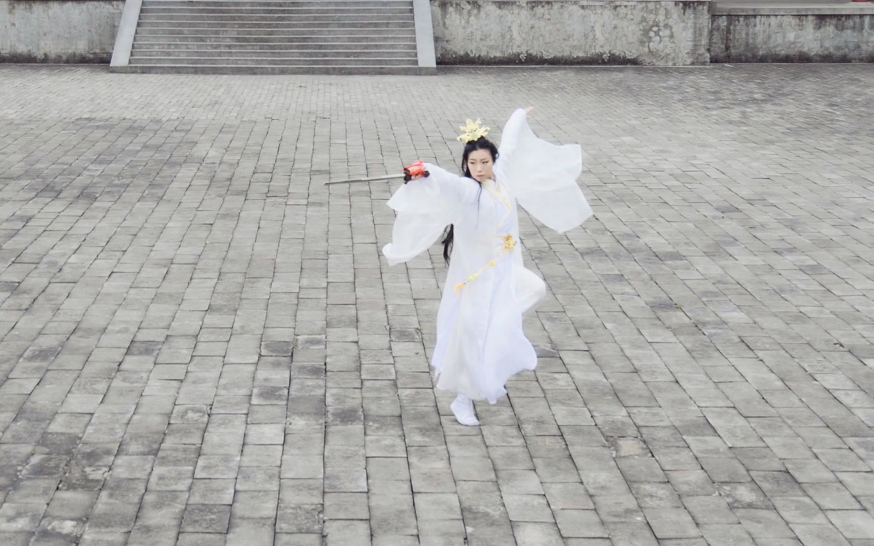 【牡丹园舞社】古典舞《左手指月》帅气剑舞独舞_哔哩哔哩_bilibili