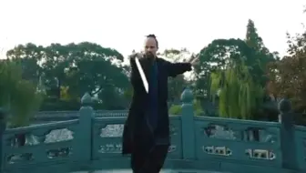 从来神仙在人间，只是凡人看不穿，道心还得俗尘炼，离了污泥不是莲