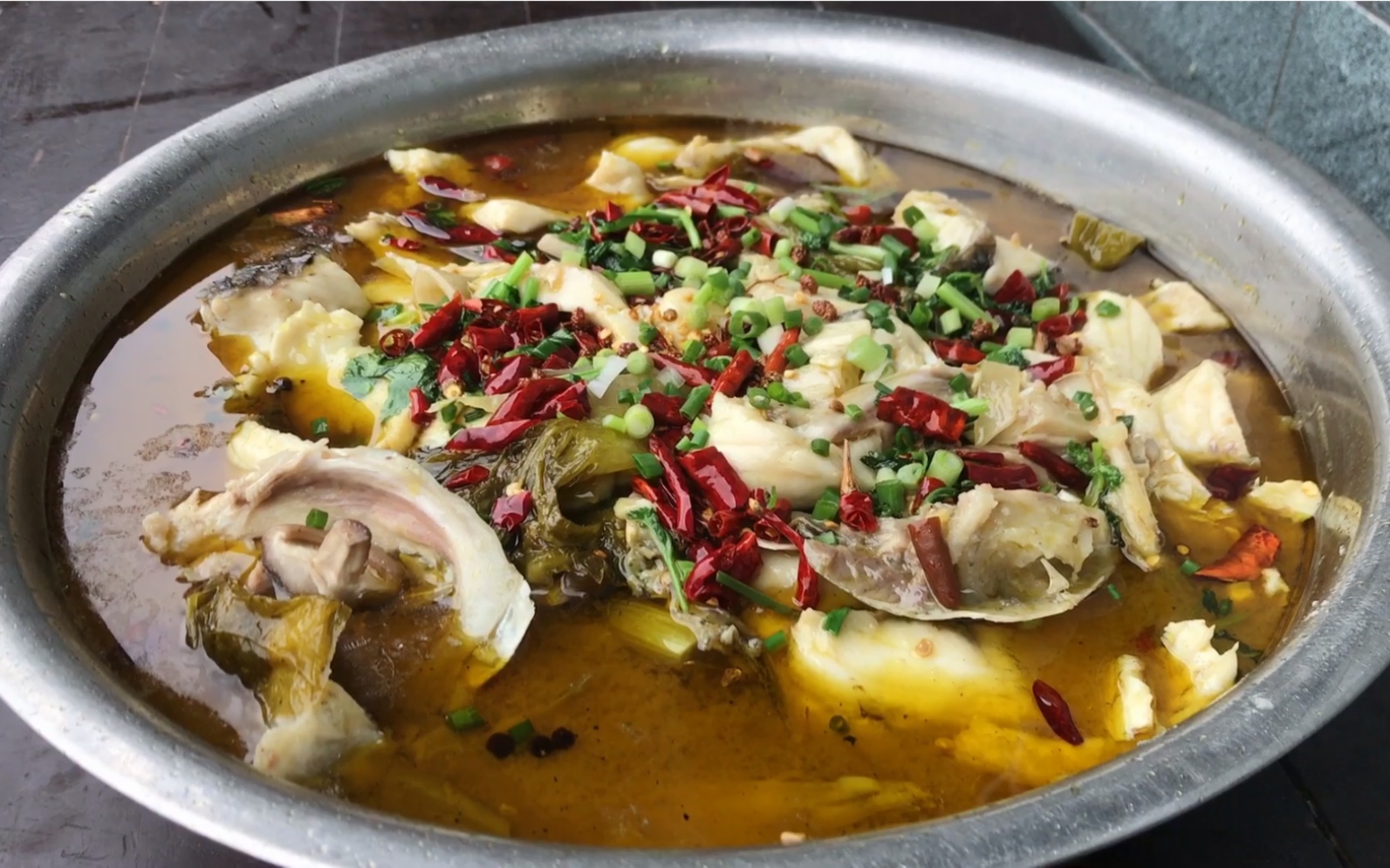 活动  6斤的草鱼配上自家腌的酸菜,做一盆香喷喷的酸菜鱼,嫩滑又够味