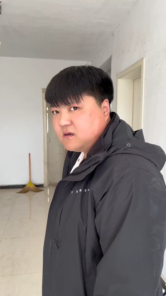 大圆哥:你们开始用缸喝了?