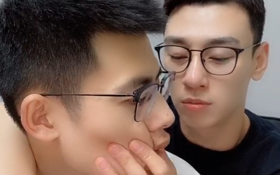 脏脏星星奶受被吸耳朵脏脏单边挑眉a爆