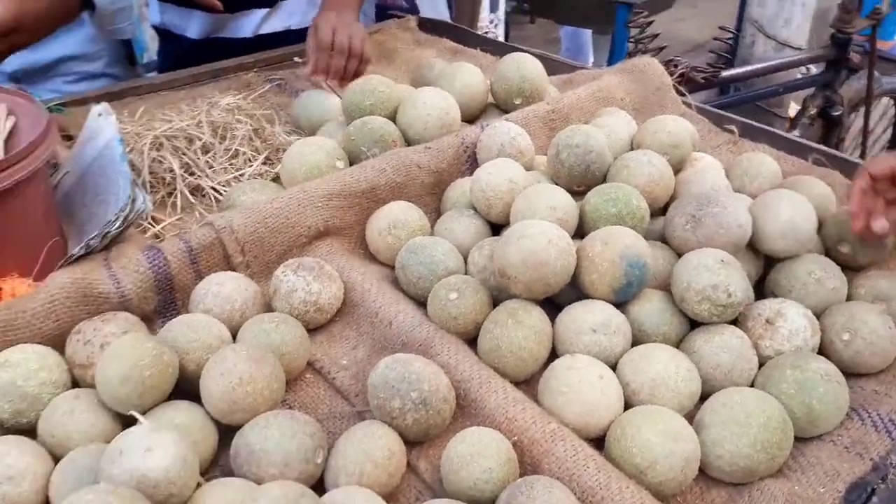 美食印度街头奇葩水果挖个洞加点调料搅一搅隔着屏幕一口泥土味