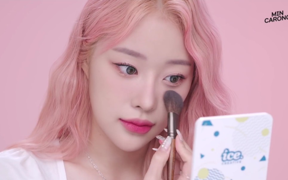mincarong粉红色头发和冷色调的粉红色妆容暖色调挑战