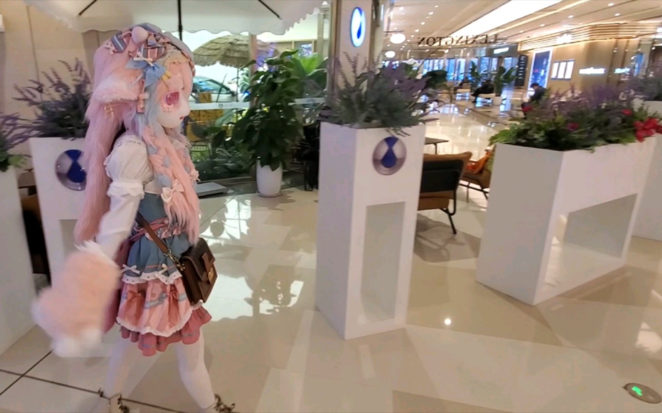 沈阳冲击波漫展这次在亚洲最大的k11办的,但是因为春节的关系有好多坏