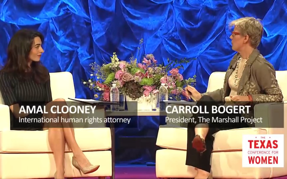 [图]Amal Clooney and Carroll Bogert at the 2016 Texas Conference for Women