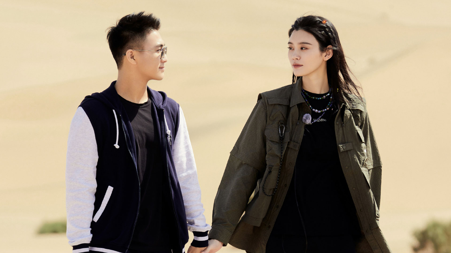 何猷君承认赌王家庭复杂,奚梦瑶回应嫁豪门争议:我是嫁给爱情的