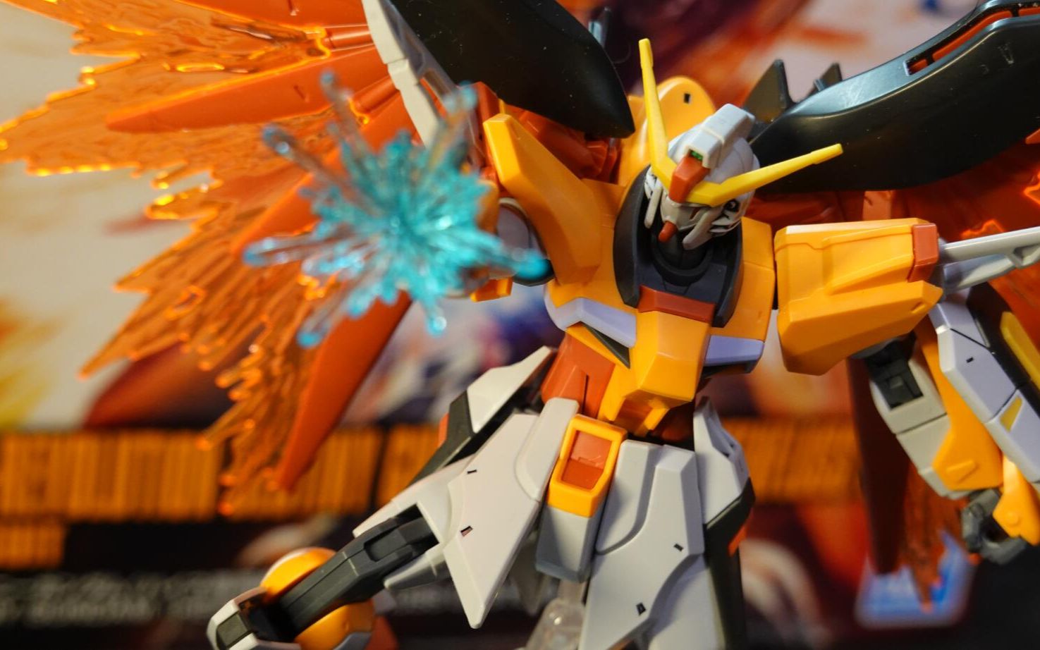 把玩展示翻倍涨价自带光翼的hg新生海涅配色命运高达