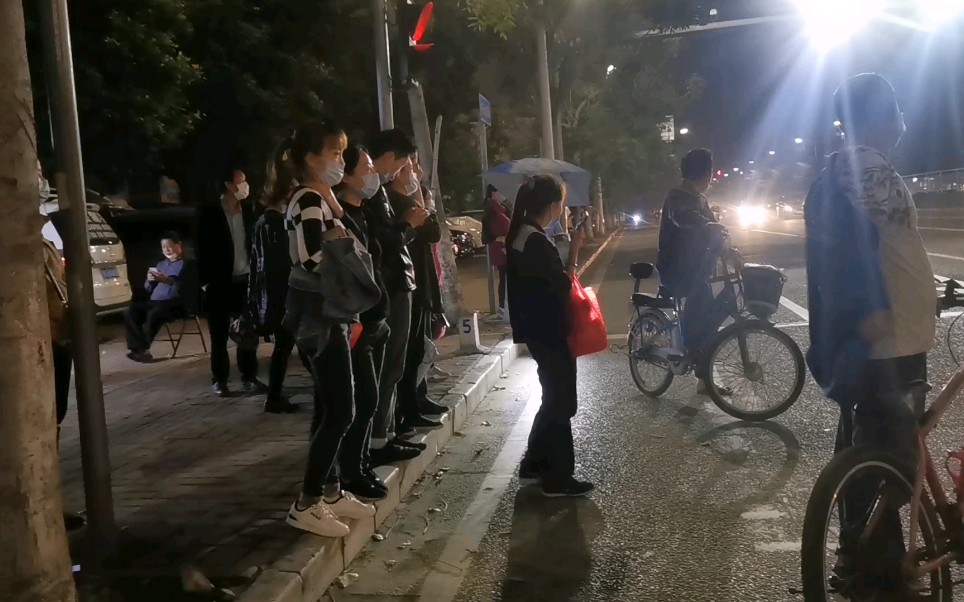 活动  实拍东莞工厂下班场景,女孩子特别多,找女朋友还难吗