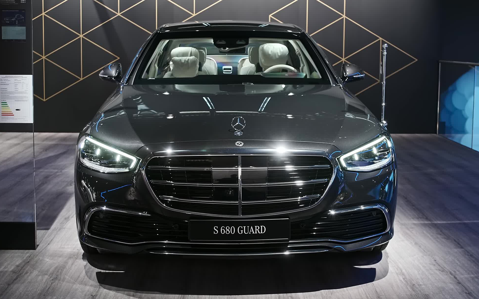 名车观赏:2022款 梅赛德斯s 680 guard new防弹级s-class