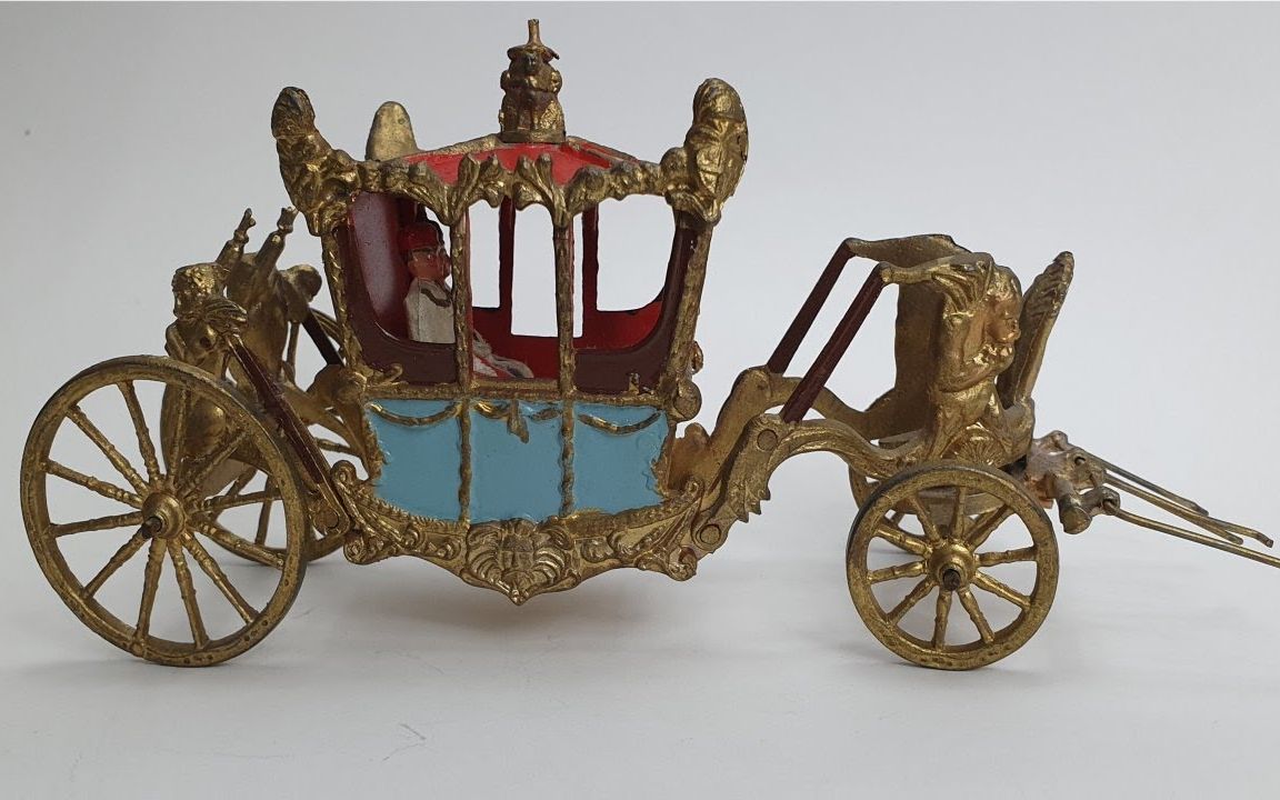 开箱视频,今天带大家看英国女王加冕的华贵马车模型,八匹马拉车相当