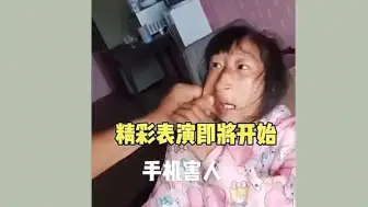 袖珍人小晓：扇亲妈脸，给3岁侄女大比兜，却被全家当敛财工具