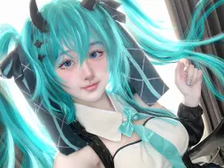 Download Video: 初中生cos初音未来，很合理吧？