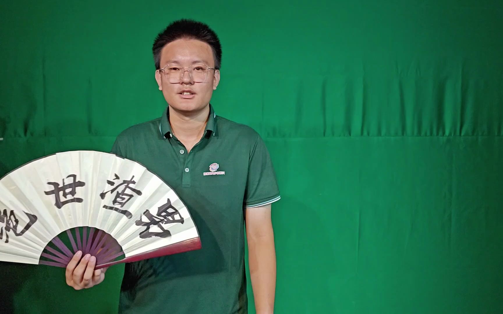 "禹君语绣"实践队初次尝试制作变装视频3