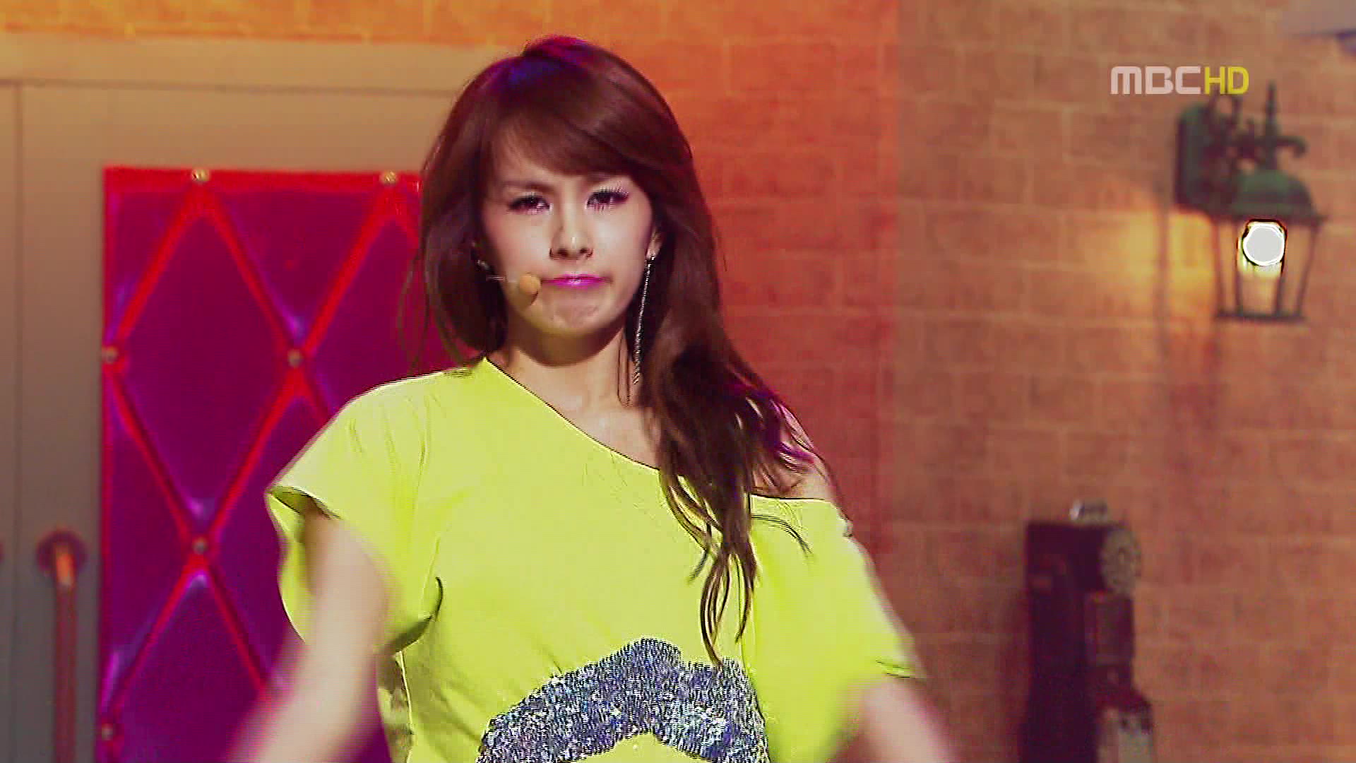 【蔡妍】- 摇摆---20090606---mbc(1080p现场版)