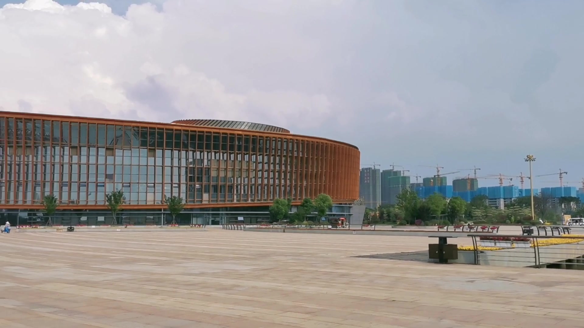 江西赣州南康区家居小镇,非常大气漂亮,南康家具产业又上新台阶_哔哩