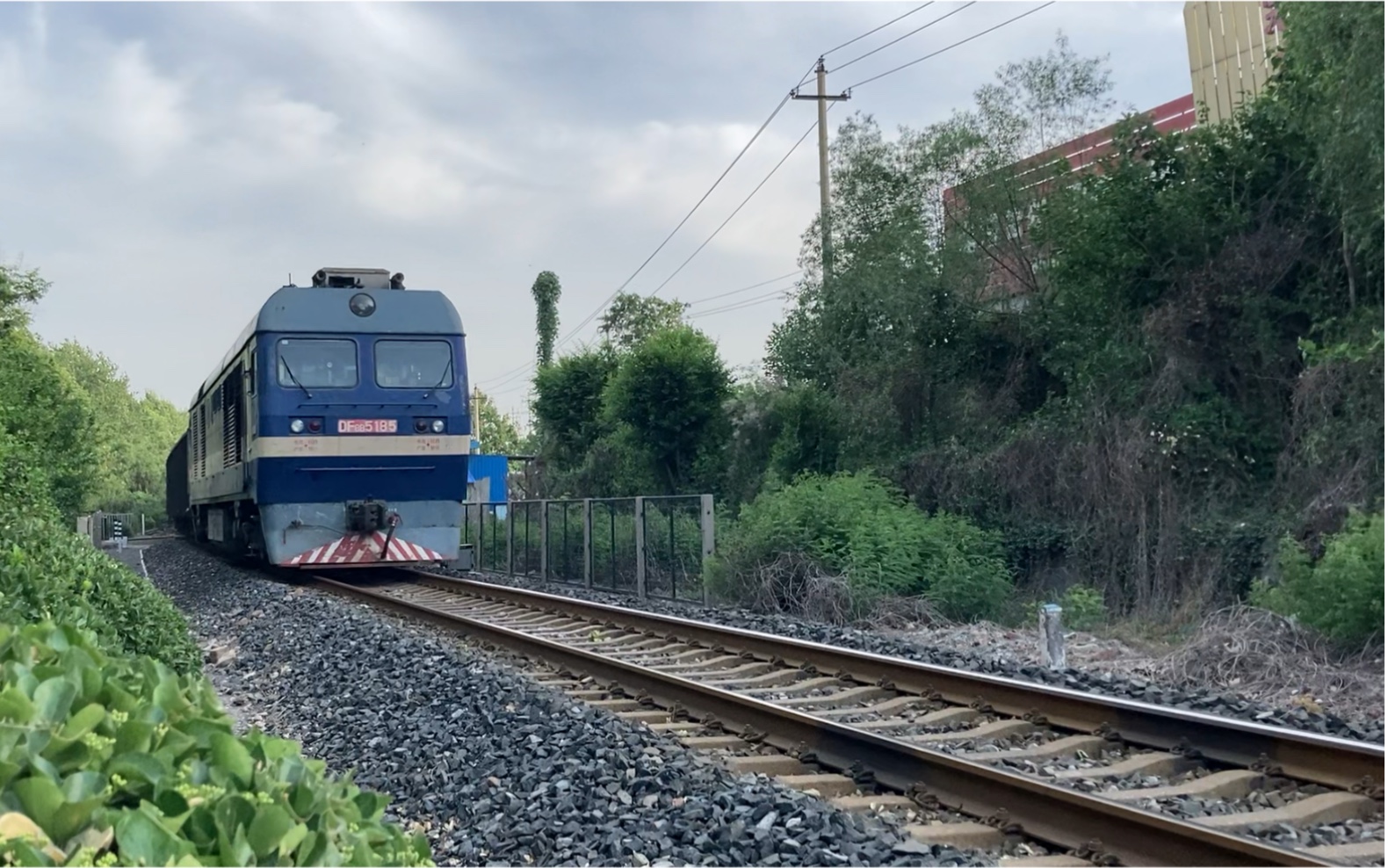 活动  张博铁路东风8b货列