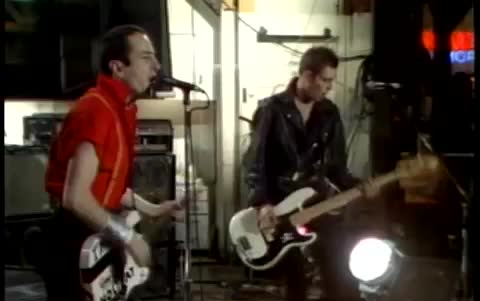 【The Clash】perform "London Calling" (Live)  Fridays哔哩哔哩bilibili