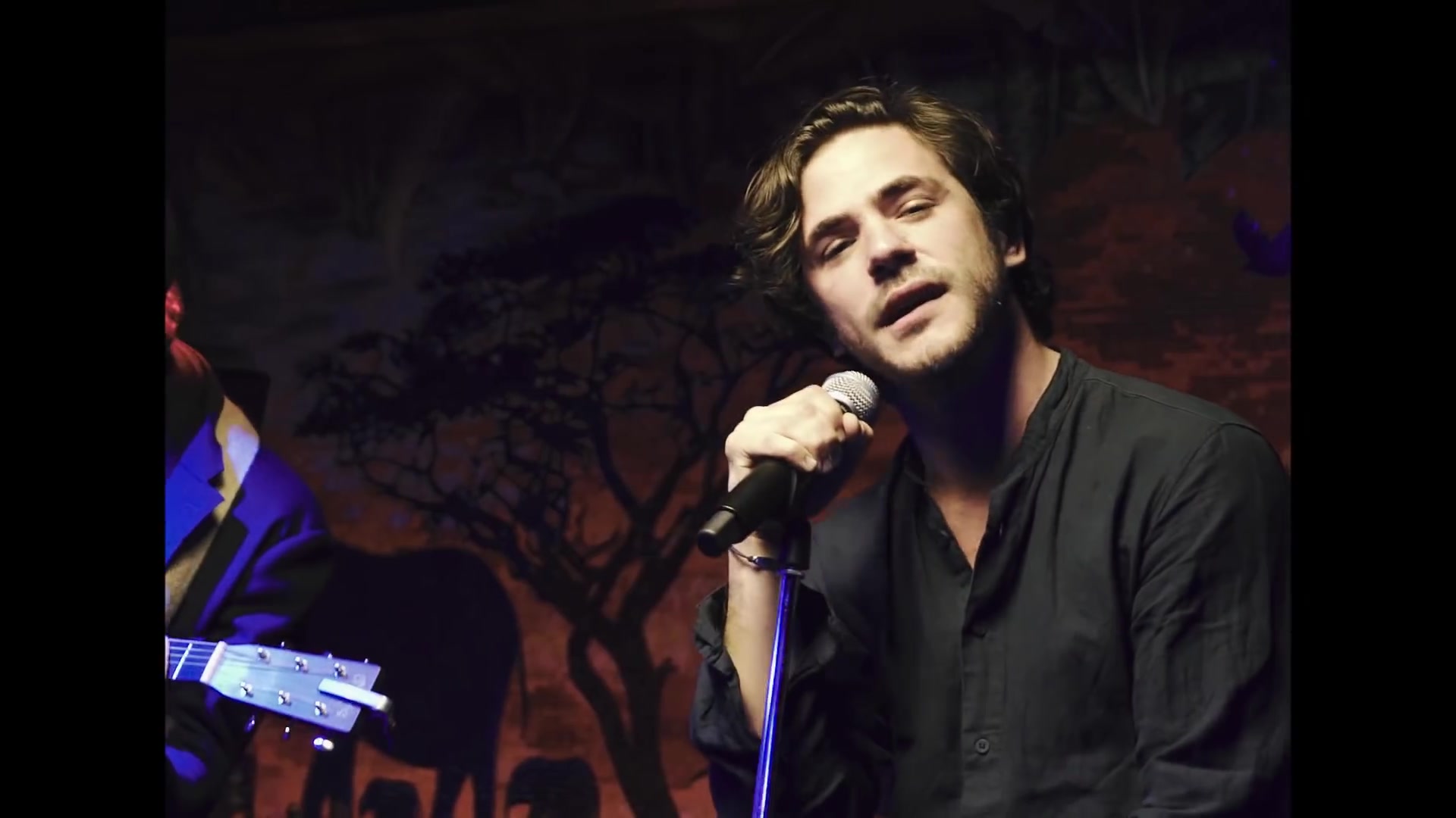 [图]Jack Savoretti - Love Is On The Line (Live from Annabel's)