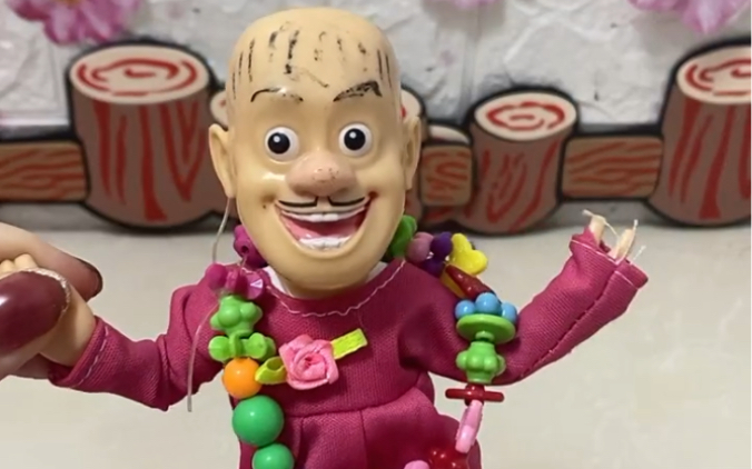 光头强穿裙子被笑话了