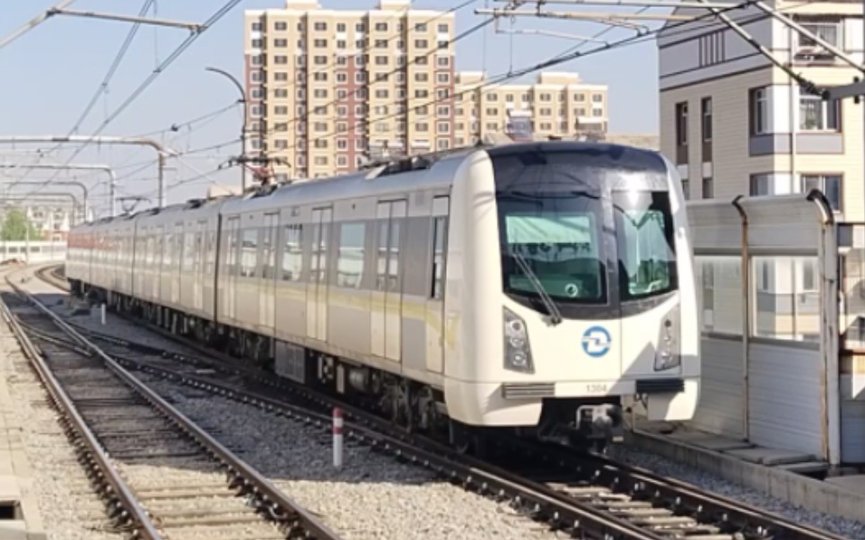 大连地铁13号线1304车组东山路出站