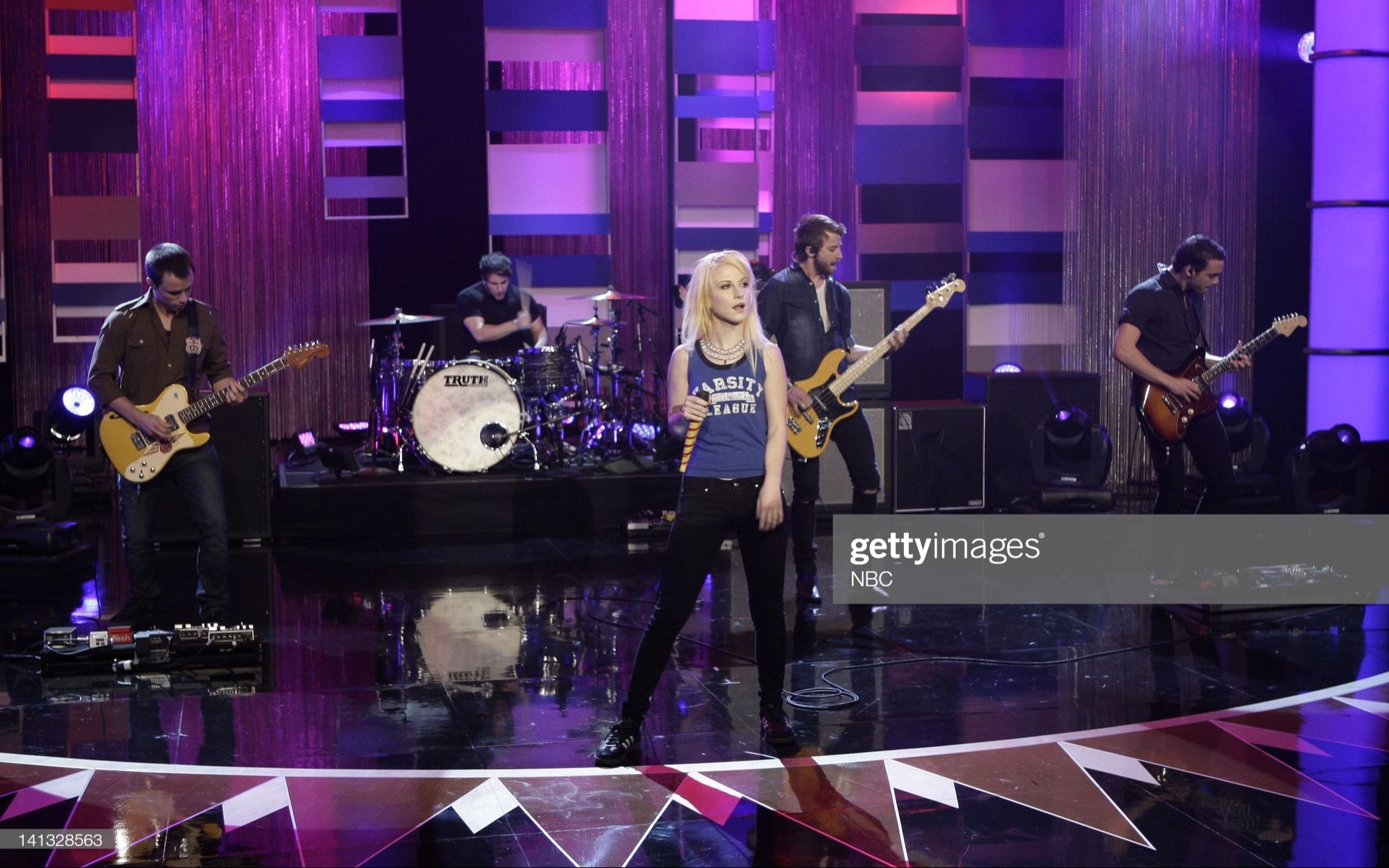 【今夜秀】Paramore  Ignorance (The Tonight Show with Conan O'Brien)哔哩哔哩bilibili